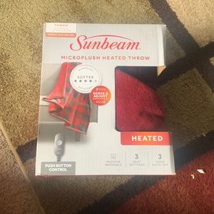 Heated throw blanket